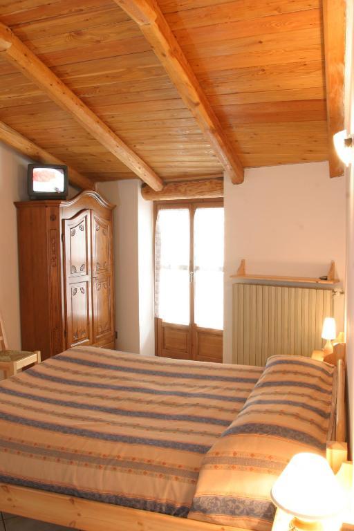 Villa Agriturismo Il Mulino Delle Fucine Casteldelfino Exterior foto